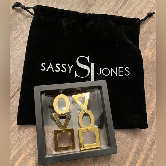 Sassy Jones Kennedy, irregular dangles - Picture 4 of 5